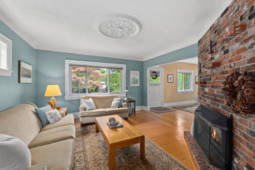 723 4Th Street E, North Vancouver, BC 