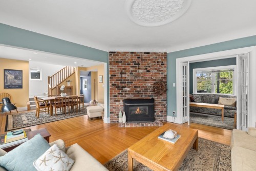 723 4Th Street E, North Vancouver, BC 