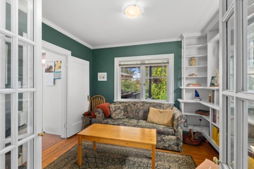 723 4Th Street E, North Vancouver, BC 