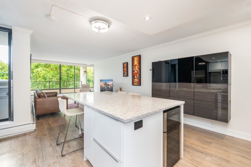 201-1995 Beach Avenue, Vancouver, BC 