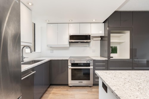 201-1995 Beach Avenue, Vancouver, BC 