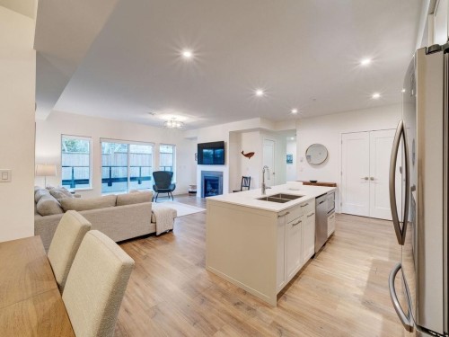 201-710 School Road, Gibsons, BC 