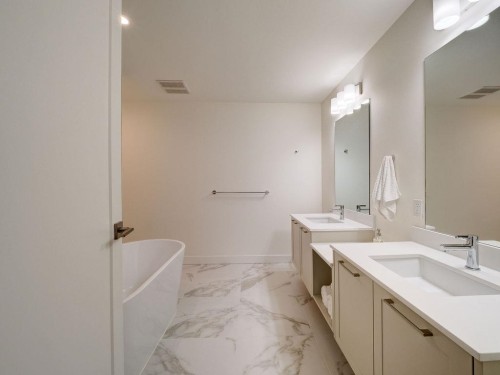 201-710 School Road, Gibsons, BC 