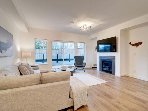 201-710 School Road, Gibsons, BC 