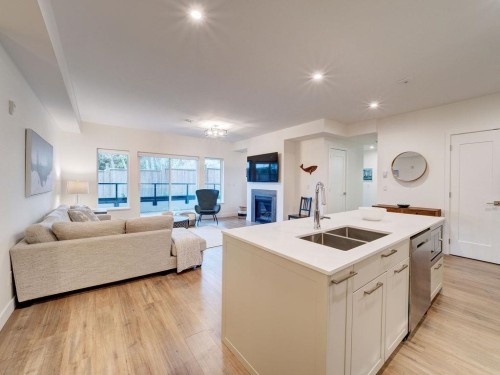 201-710 School Road, Gibsons, BC 