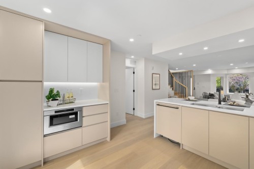 2436 49Th Avenue W, Vancouver, BC 