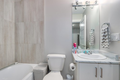 2496 Brock Street, Vancouver, BC 