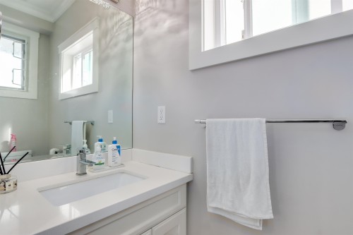 2496 Brock Street, Vancouver, BC 