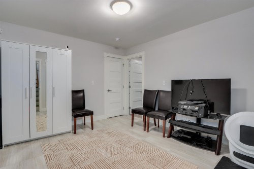 2496 Brock Street, Vancouver, BC 