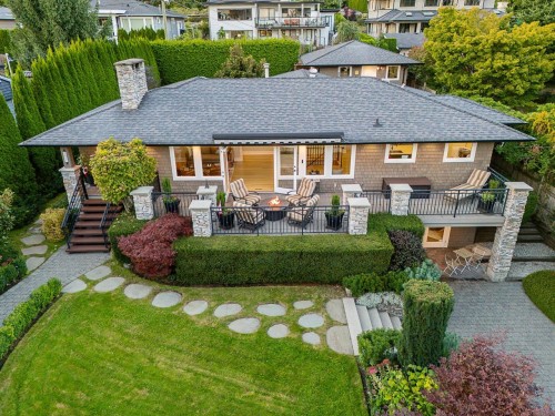 1425 Palmerston Avenue  West Vancouver, BC V7T 2H8