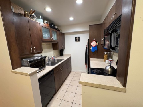 108-200 Westhill Place, Port Moody, BC 