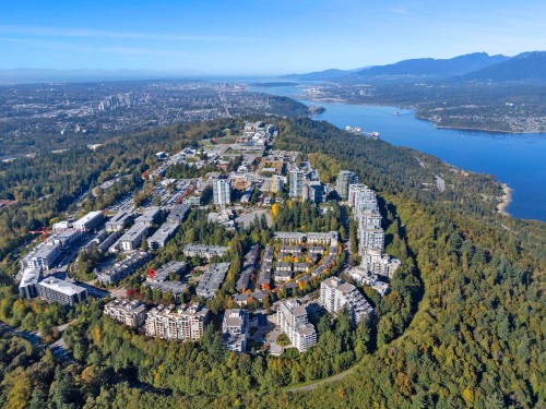 310-9339 University Crescent, Burnaby, BC 