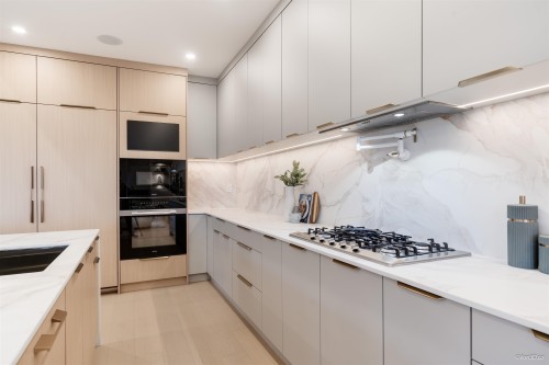 971 Adderley Street, North Vancouver, BC 