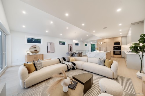 971 Adderley Street, North Vancouver, BC 