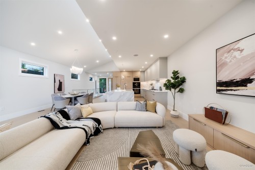 971 Adderley Street, North Vancouver, BC 