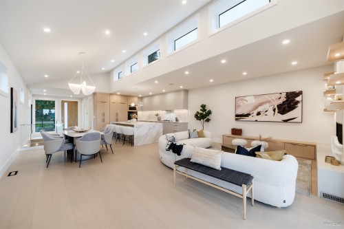 971 Adderley Street, North Vancouver, BC 