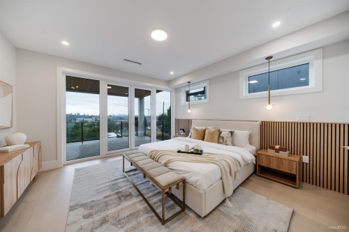 971 Adderley Street, North Vancouver, BC 