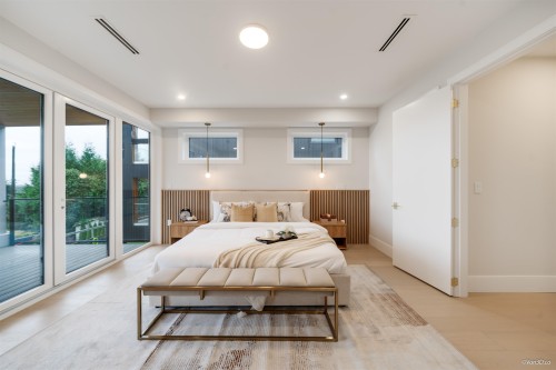 971 Adderley Street, North Vancouver, BC 