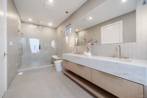 971 Adderley Street, North Vancouver, BC 