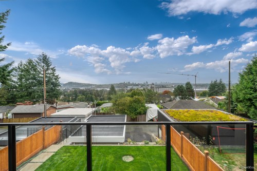 971 Adderley Street, North Vancouver, BC 