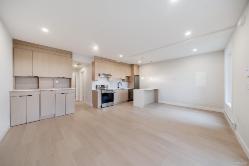 971 Adderley Street, North Vancouver, BC 