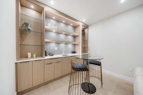 971 Adderley Street, North Vancouver, BC 