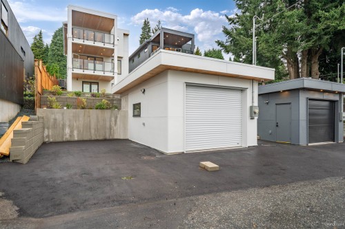 971 Adderley Street, North Vancouver, BC 
