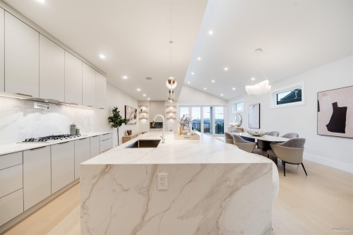 971 Adderley Street, North Vancouver, BC 