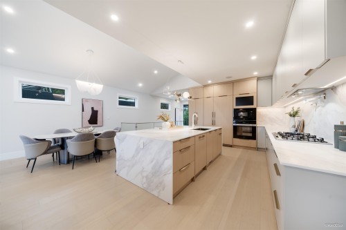 971 Adderley Street, North Vancouver, BC 