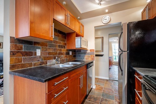 204-2150 Bellevue Avenue, West Vancouver, BC 