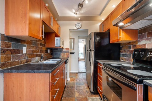 204-2150 Bellevue Avenue, West Vancouver, BC 