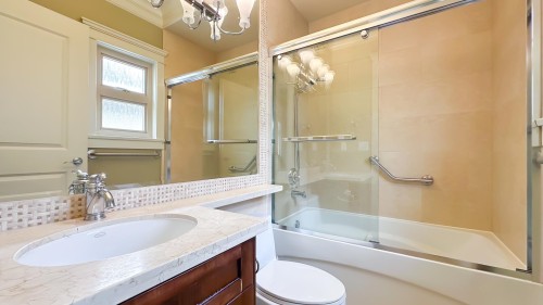 2978 21St Avenue W, Vancouver, BC 