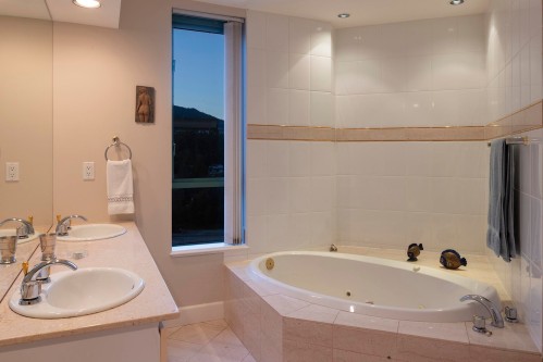 19A-328 Taylor Way, West Vancouver, BC 