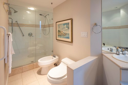 19A-328 Taylor Way, West Vancouver, BC 