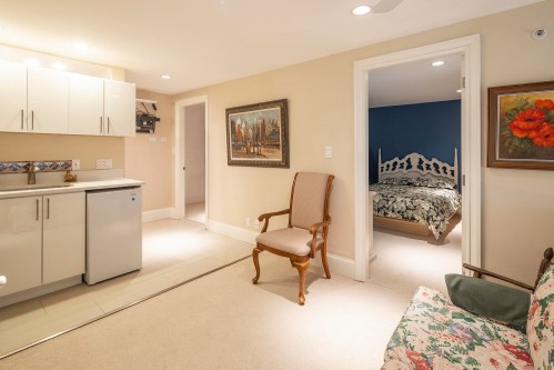 19A-328 Taylor Way, West Vancouver, BC 