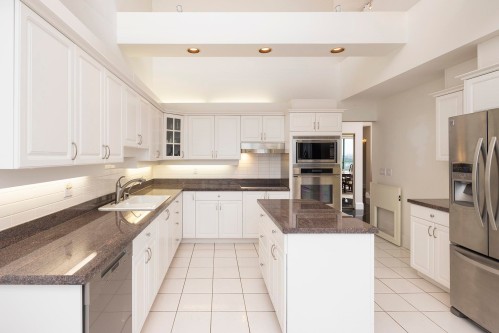 19A-328 Taylor Way, West Vancouver, BC 