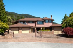 4228 Rockridge Crescent  West Vancouver, BC V7W 1B1