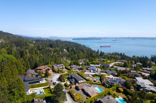 4228 Rockridge Crescent, West Vancouver, BC 