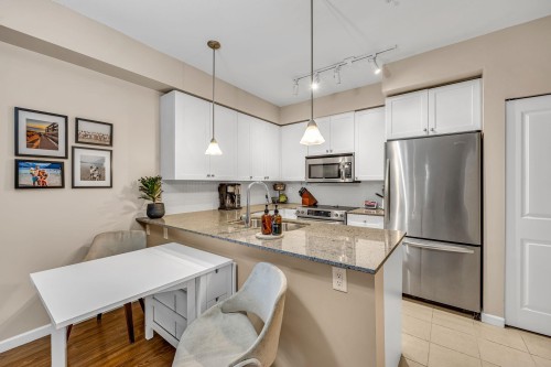 3-12 Royal Avenue E, New Westminster, BC 