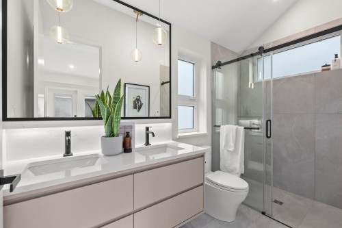 2430 49Th Avenue W, Vancouver, BC 