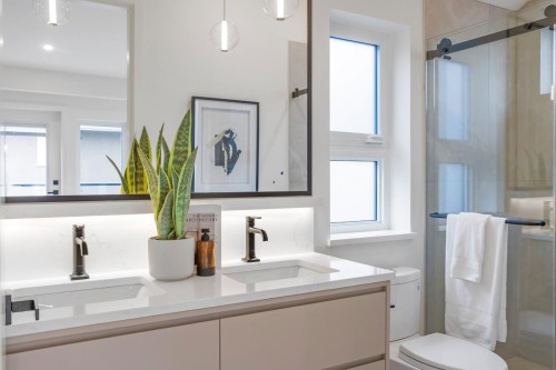 2430 49Th Avenue W, Vancouver, BC 