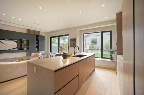 2-3460 14Th Avenue W, Vancouver, BC 