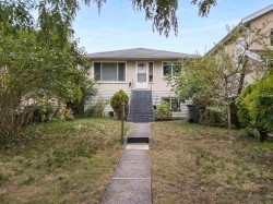 5828 Kerr Street  Vancouver, BC V5R 4C1
