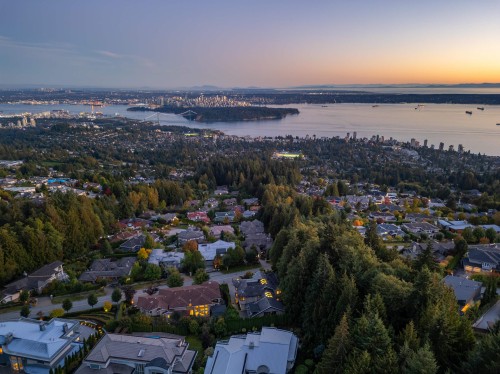 2673 Finch Hill, West Vancouver, BC 