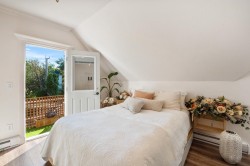 Peaches-524 12th Avenue E Vancouver, BC V5T 2H5