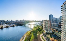 2005-8 Smithe Mews  Vancouver, BC V6B 0A5