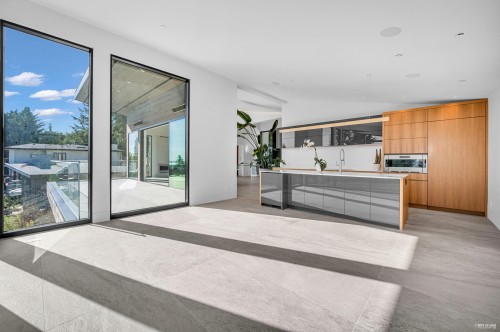 535 Craigmohr Drive, West Vancouver, BC 