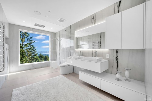 535 Craigmohr Drive, West Vancouver, BC 