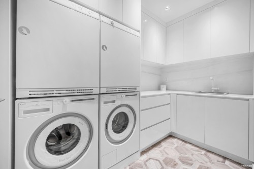 535 Craigmohr Drive, West Vancouver, BC 