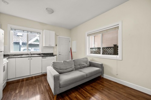 2643 8Th Avenue E, Vancouver, BC 